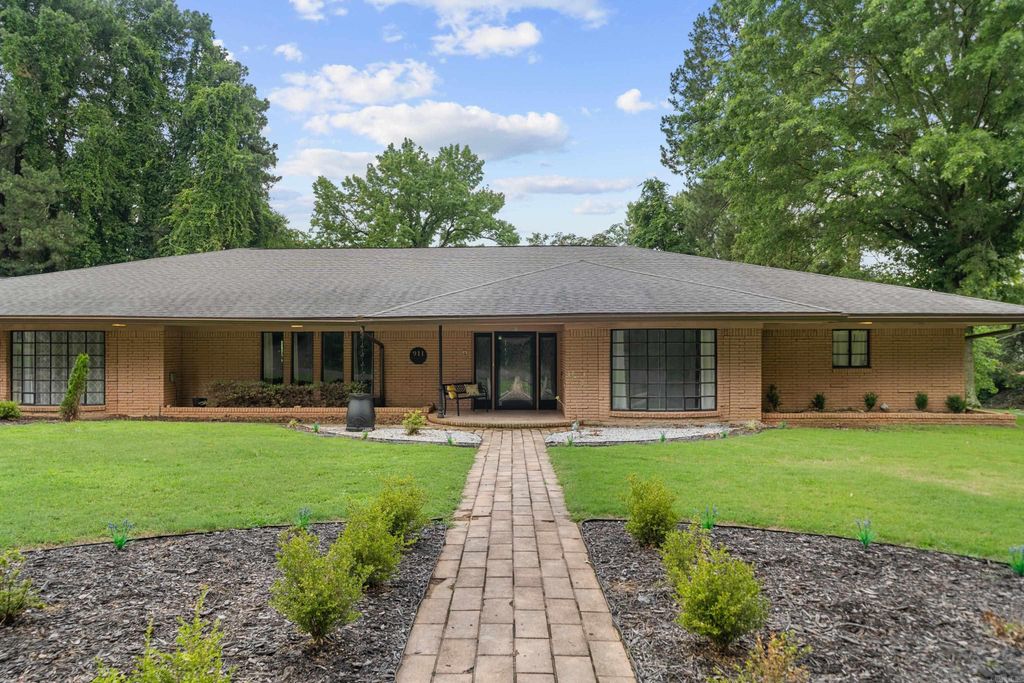 911 Prospect Avenue, Hot Springs, AR 71901