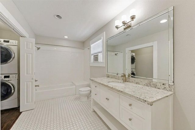 2917 Avenue Q, Galveston, TX 77550