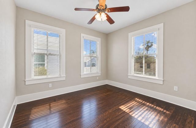 2917 Avenue Q, Galveston, TX 77550