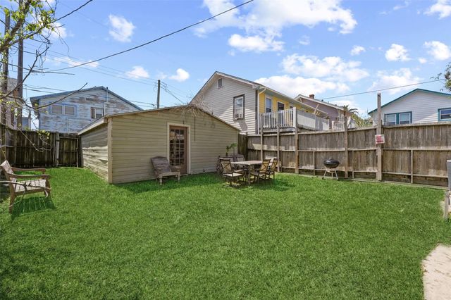 2917 Avenue Q, Galveston, TX 77550