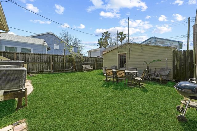 2917 Avenue Q, Galveston, TX 77550