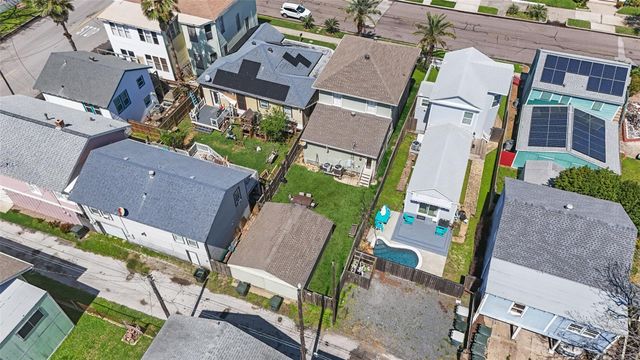 2917 Avenue Q, Galveston, TX 77550
