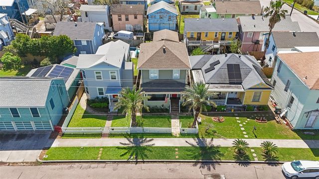 2917 Avenue Q, Galveston, TX 77550