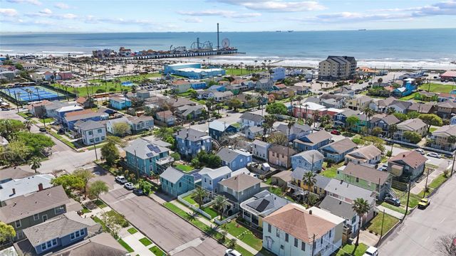 2917 Avenue Q, Galveston, TX 77550