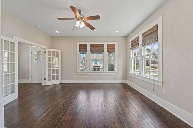 2917 Avenue Q, Galveston, TX 77550