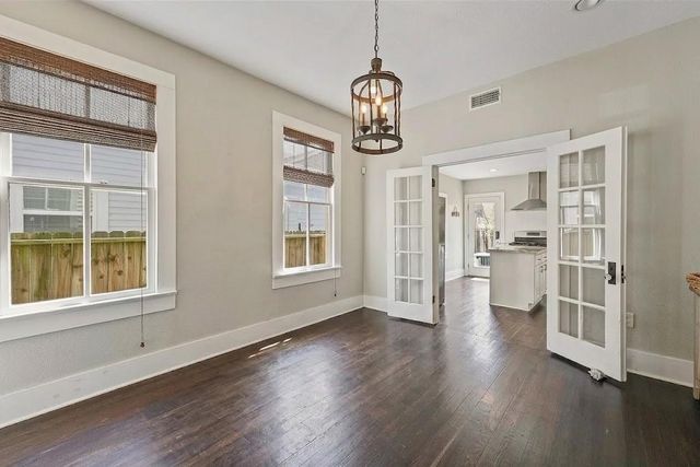 2917 Avenue Q, Galveston, TX 77550
