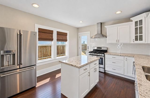 2917 Avenue Q, Galveston, TX 77550