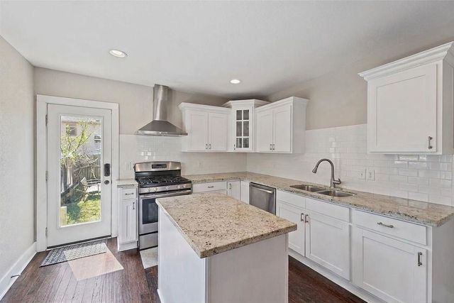 2917 Avenue Q, Galveston, TX 77550