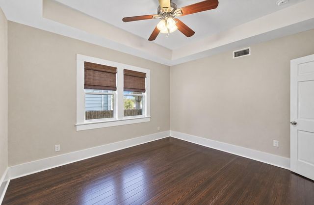 2917 Avenue Q, Galveston, TX 77550