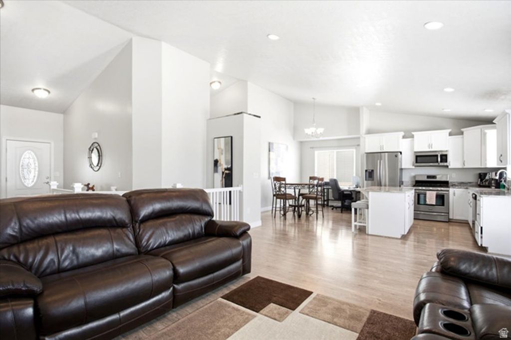 7226 W SILHOUETTE LN, West Valley City, UT 84081 — photo 5