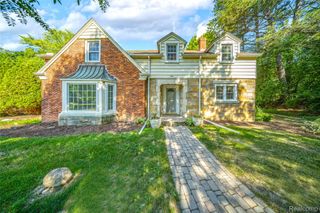 60 Devon Road, Bloomfield Hills, MI 48302