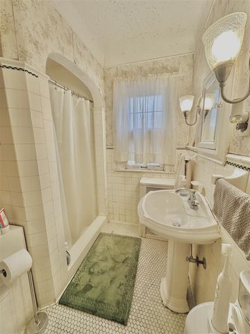 15067 Warwick Street, Detroit, MI 48223