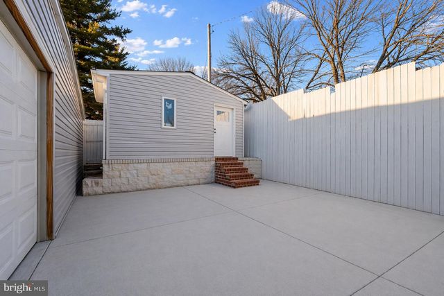 7902 BRIDGE AVE, Baltimore, MD 21237