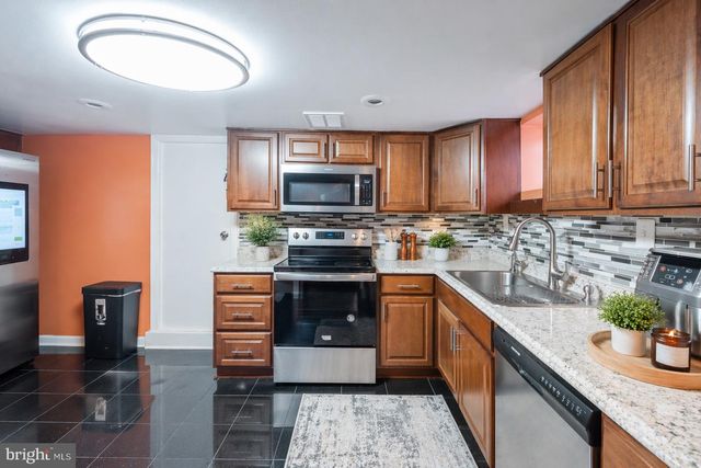 7902 BRIDGE AVE, Baltimore, MD 21237