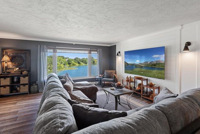 15601 Summit Drive, Eden Prairie, MN 55347