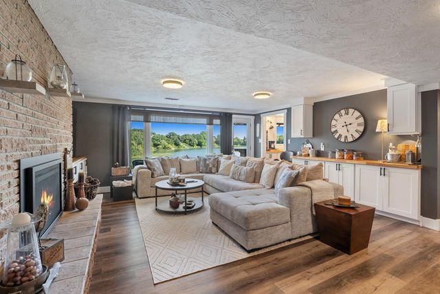 15601 Summit Drive, Eden Prairie, MN 55347