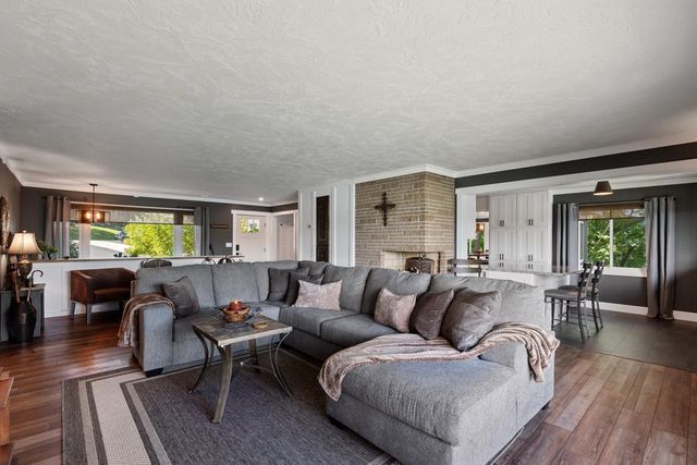 15601 Summit Drive, Eden Prairie, MN 55347