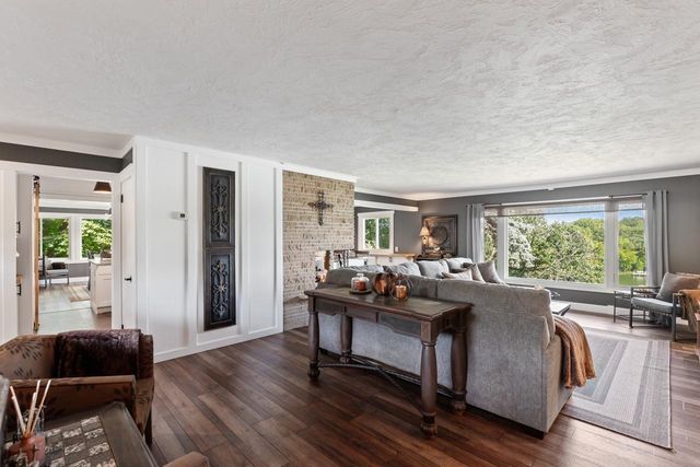 15601 Summit Drive, Eden Prairie, MN 55347