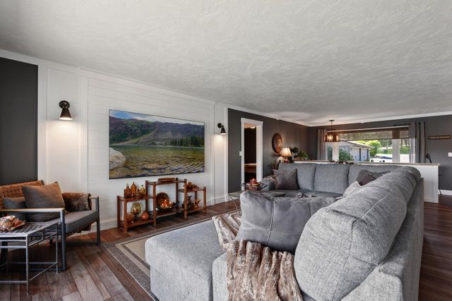 15601 Summit Drive, Eden Prairie, MN 55347