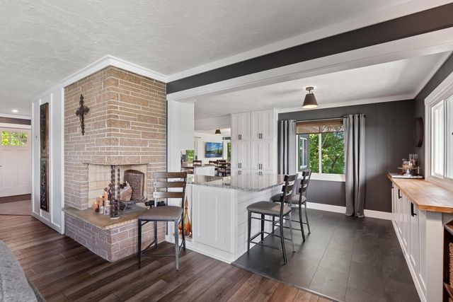 15601 Summit Drive, Eden Prairie, MN 55347