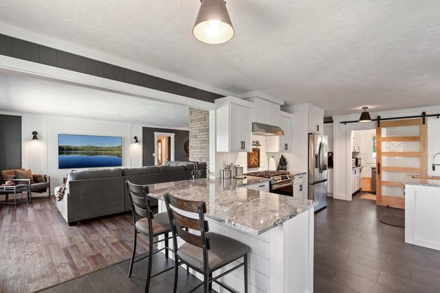 15601 Summit Drive, Eden Prairie, MN 55347