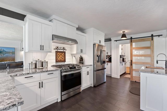 15601 Summit Drive, Eden Prairie, MN 55347
