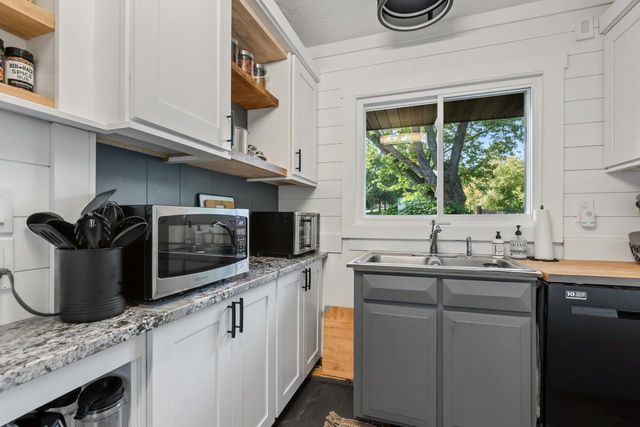 15601 Summit Drive, Eden Prairie, MN 55347