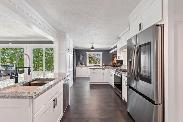 15601 Summit Drive, Eden Prairie, MN 55347