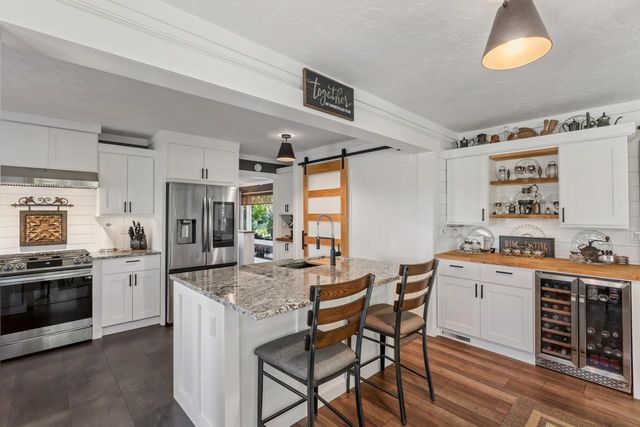 15601 Summit Drive, Eden Prairie, MN 55347