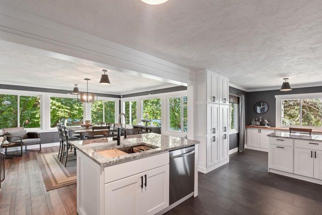 15601 Summit Drive, Eden Prairie, MN 55347