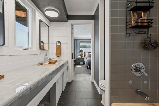 15601 Summit Drive, Eden Prairie, MN 55347