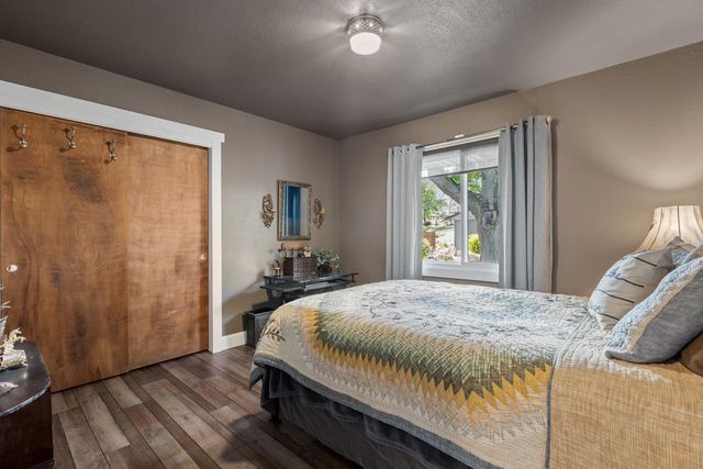 15601 Summit Drive, Eden Prairie, MN 55347