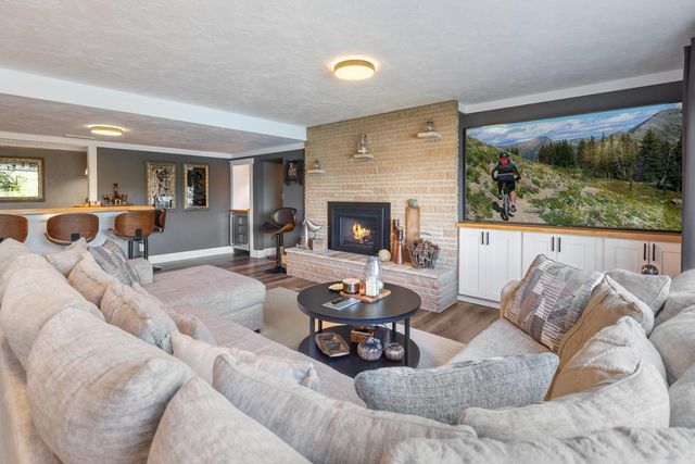 15601 Summit Drive, Eden Prairie, MN 55347