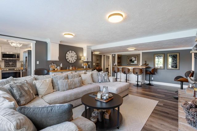 15601 Summit Drive, Eden Prairie, MN 55347
