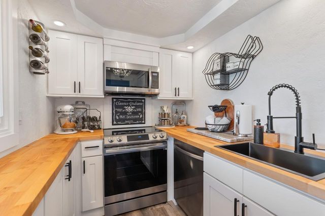 15601 Summit Drive, Eden Prairie, MN 55347