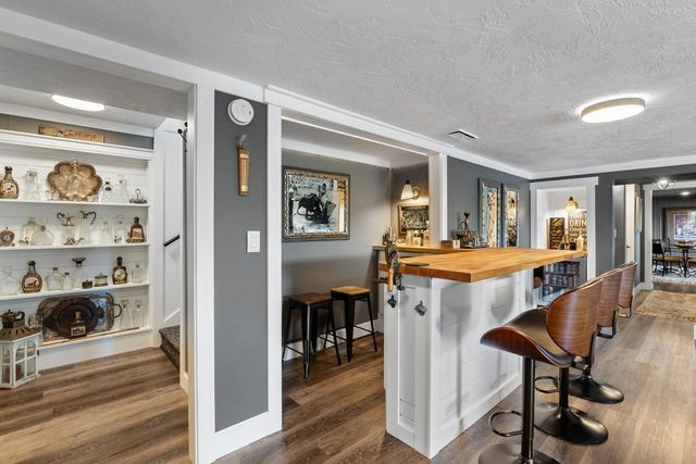15601 Summit Drive, Eden Prairie, MN 55347