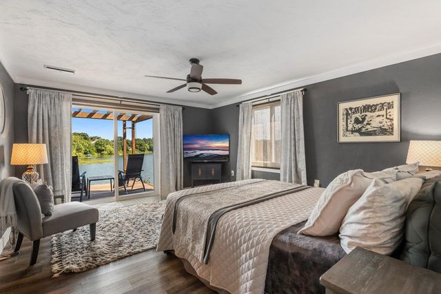 15601 Summit Drive, Eden Prairie, MN 55347