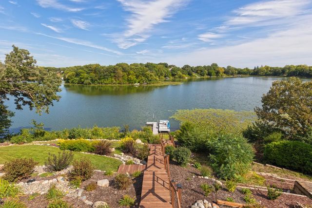 15601 Summit Drive, Eden Prairie, MN 55347