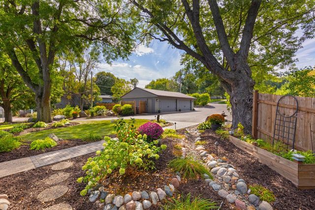 15601 Summit Drive, Eden Prairie, MN 55347