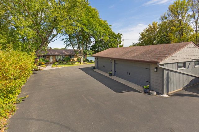 15601 Summit Drive, Eden Prairie, MN 55347