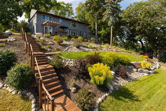 15601 Summit Drive, Eden Prairie, MN 55347