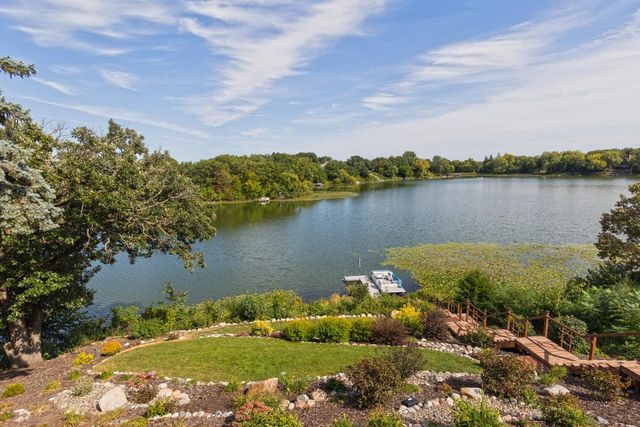 15601 Summit Drive, Eden Prairie, MN 55347