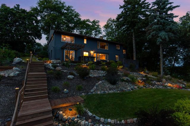 15601 Summit Drive, Eden Prairie, MN 55347