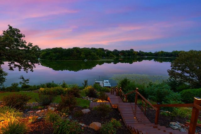 15601 Summit Drive, Eden Prairie, MN 55347
