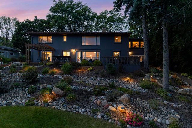 15601 Summit Drive, Eden Prairie, MN 55347