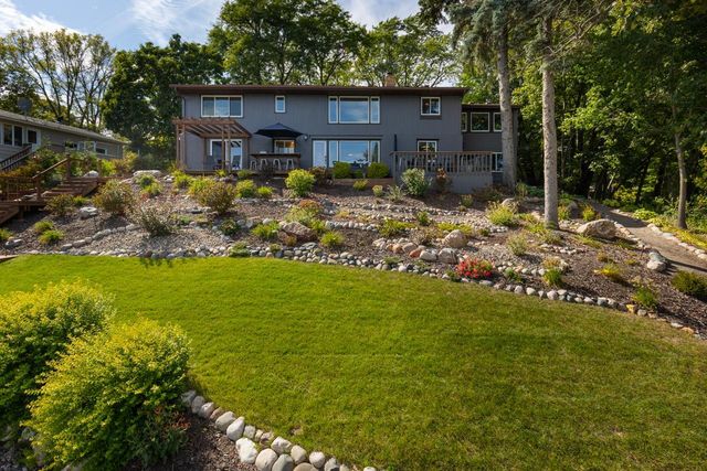15601 Summit Drive, Eden Prairie, MN 55347