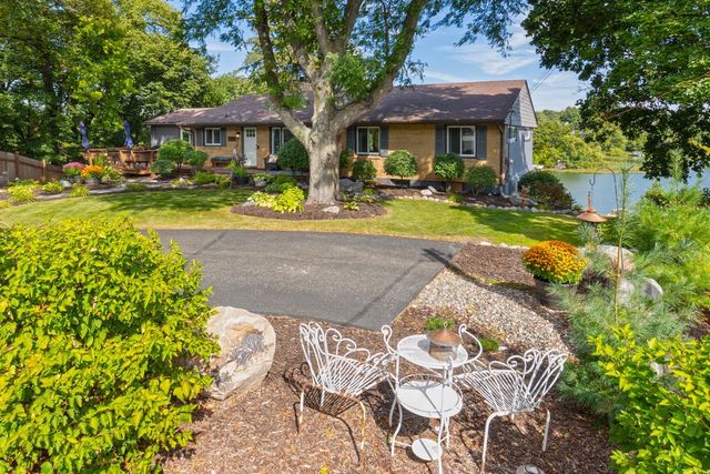 15601 Summit Drive, Eden Prairie, MN 55347