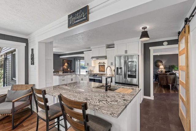15601 Summit Drive, Eden Prairie, MN 55347