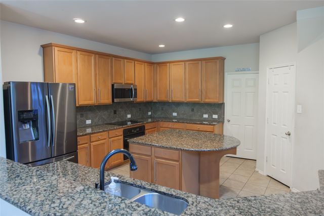 662 OAK CREEK Drive, Cedar Hill, TX 75104