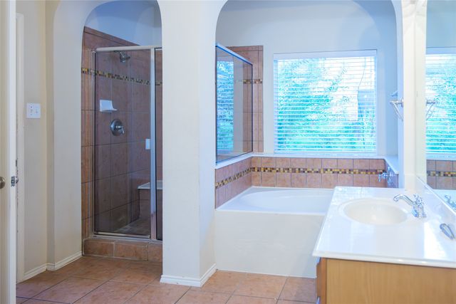 662 OAK CREEK Drive, Cedar Hill, TX 75104